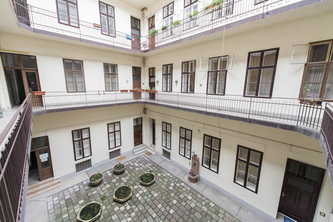 Oasis Apartments - Liberty Square Budapest Eksteriør billede
