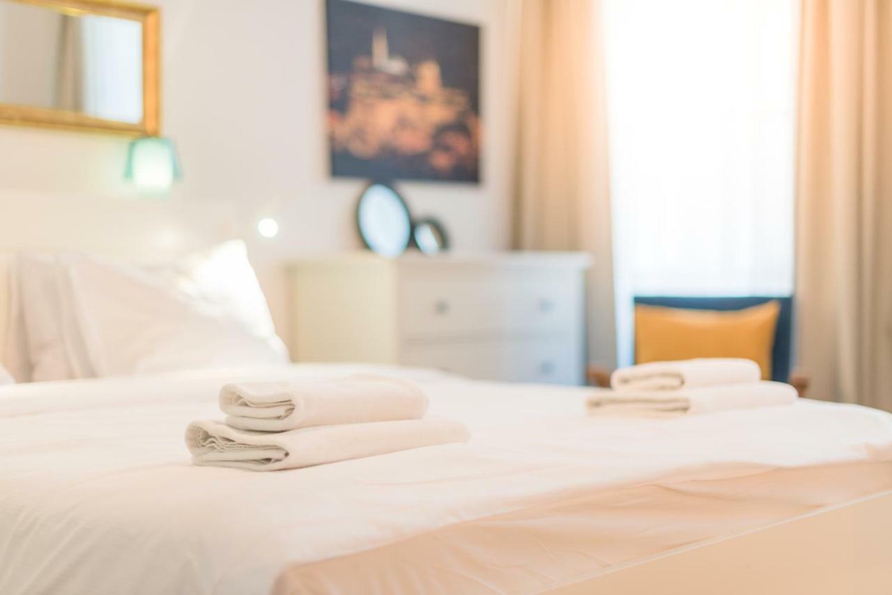 Oasis Apartments - Liberty Square Budapest Eksteriør billede