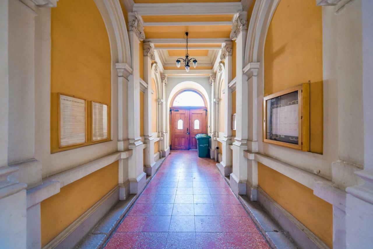 Oasis Apartments - Liberty Square Budapest Eksteriør billede