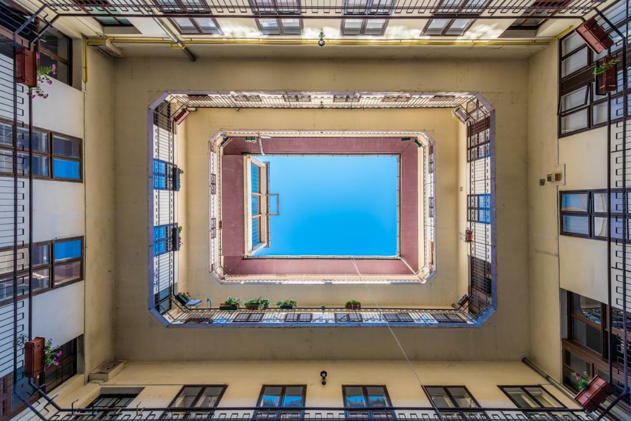 Oasis Apartments - Liberty Square Budapest Eksteriør billede